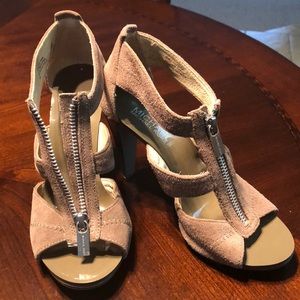 Michael Kors - Gray Suede heels - Size 6.